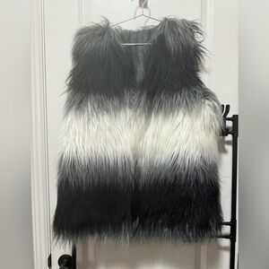 Faux Fur woman’s LARGE beauti cropped vest jacket